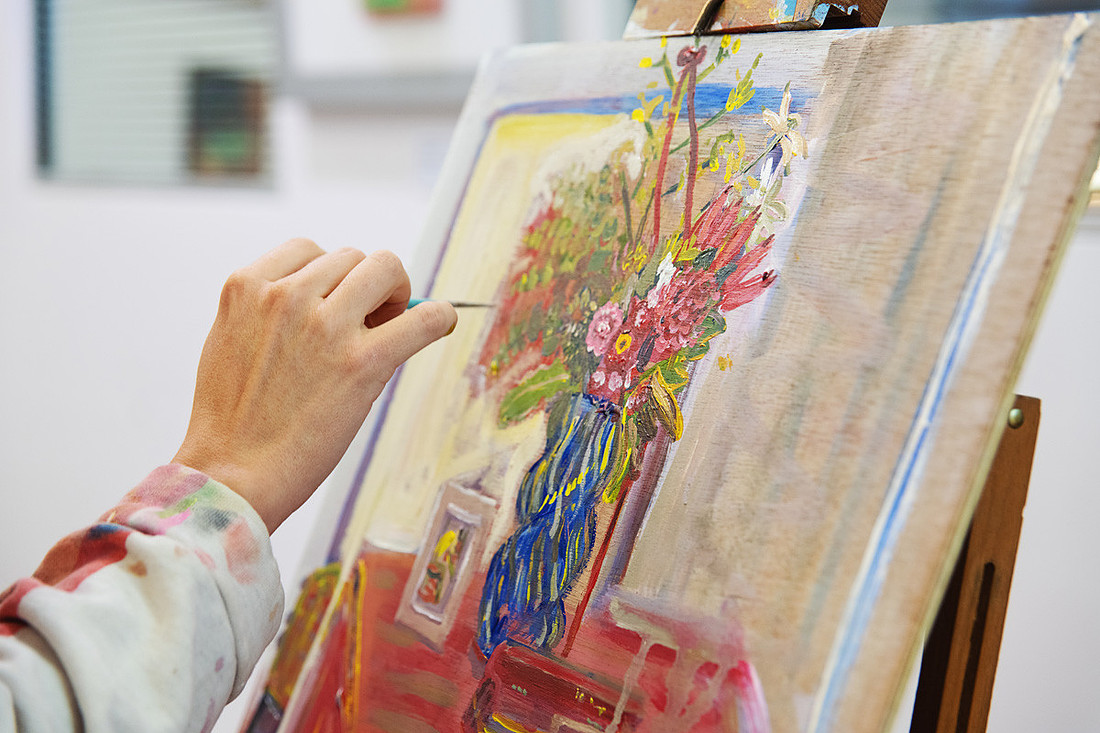 A close-up of Lucy’s hand mid-mark, layering colour and energy onto canvas — a glimpse into the living rhythm of creation. The details that will later become part of the digitized archive of her work.